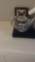 Blauw-wit theepot met rieten handvat, Antiek en Kunst, Ophalen of Verzenden