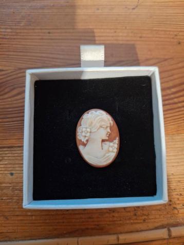 Vintage Camee  beschikbaar voor biedingen