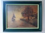 Schilderij dorpsgezicht aan het water met zeilboot, Antiek en Kunst, Kunst | Schilderijen | Klassiek, Ophalen of Verzenden
