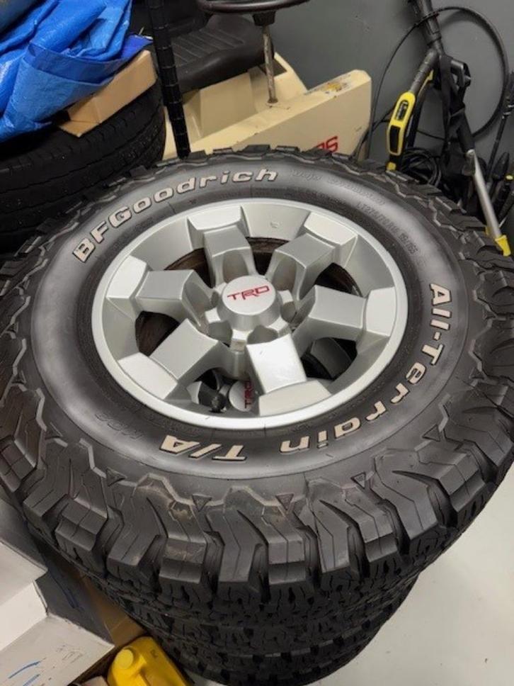 Toyota FJ Cruiser Landcruiser wielenset 5 stuks incl moeren, Auto-onderdelen, Banden en Velgen, Banden en Velgen, Zomerbanden