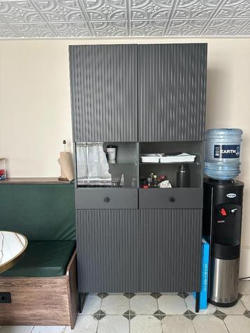 Cabinet beschikbaar voor biedingen