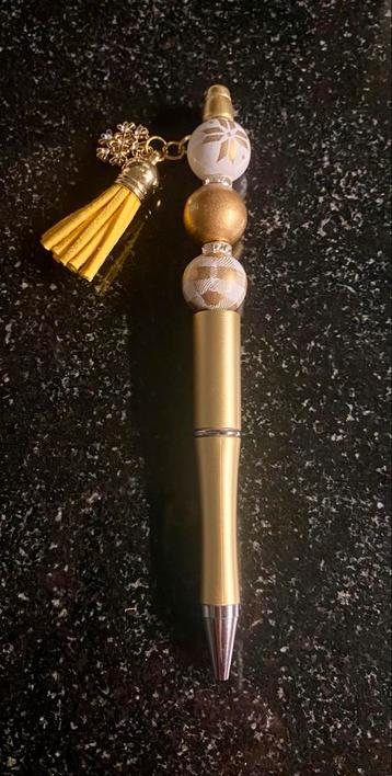 Leuke kerstpen goud sneeuwvlokje beschikbaar voor biedingen