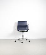 4x Vitra Eames Ea117 Bureaustoel Blauw Leer – Aluminium, Huis en Inrichting, Bureaustoelen, Niet ingevuld, Blauw, Niet ingevuld