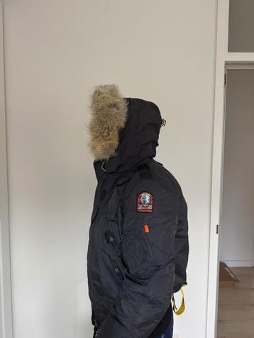 Jas parajumpers beschikbaar voor biedingen