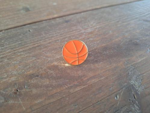 1 mooie Basketbal pin te koop, Verzamelen, Speldjes, Pins en Buttons, Nieuw, Speldje of Pin, Sport, Ophalen of Verzenden