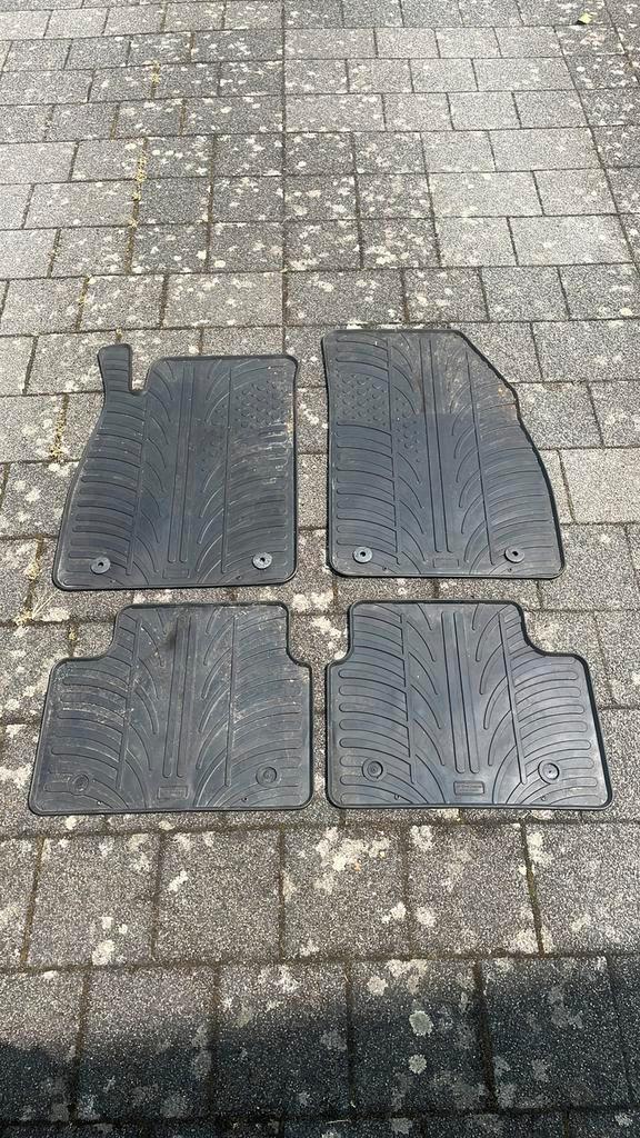 2x 4 stevige (rubber)automatten voor merk auto Opel, Auto diversen, Automatten, Gebruikt, Ophalen of Verzenden