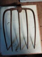 Antieke Mesthaak, Ophalen