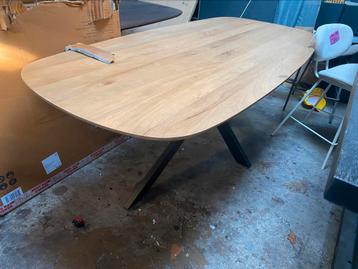 Tafel eiken deens ovaal 230x107 stalen matrixpoot beschikbaar voor biedingen