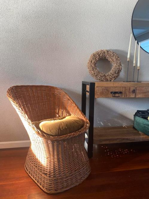 Prachtige vintage rotan stoel binnen of buiten, Huis en Inrichting, Stoelen, Eén, Bruin, Ophalen