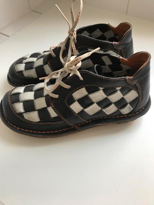 Schoenen, gevlochten zwart/wit leer, Sieraden, Tassen en Uiterlijk, Tassen | Damestassen, Zo goed als nieuw, Wit, Ophalen of Verzenden