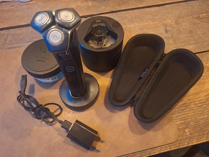 Philips Scheerapparaat 7000 S7885/55 en Reinigingsstation, Witgoed en Apparatuur, Persoonlijke-verzorgingsapparatuur, Zo goed als nieuw