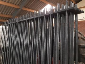 Zwaar spijlen hekwerk kleur antraciet, Zgan. afm. 218 x 294 beschikbaar voor biedingen