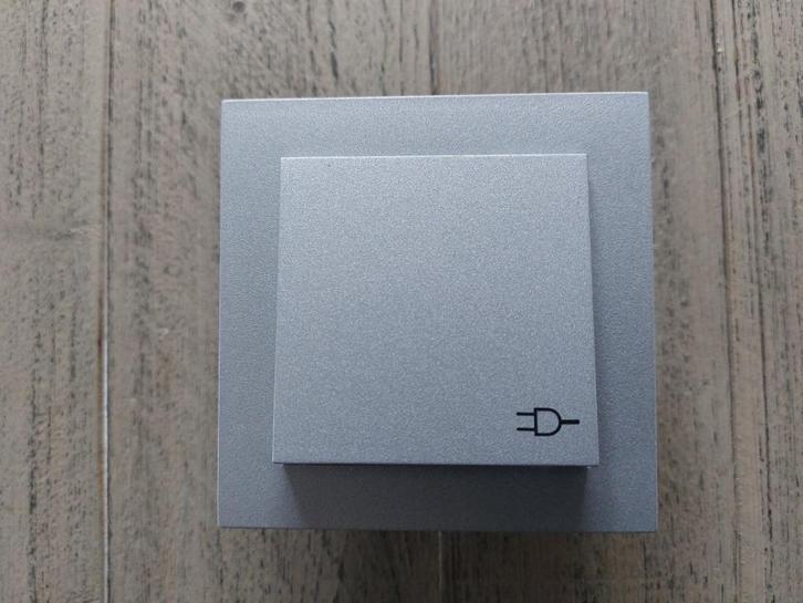 Gira 55 inbouw wcd waterdicht afdichtingset aluminium buiten, Doe-het-zelf en Verbouw, Elektra en Kabels, Zo goed als nieuw, Stopcontact