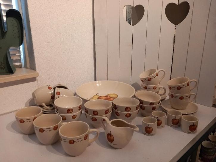 Jet servies Appel., Huis en Inrichting, Keuken | Servies, Zo goed als nieuw, Kop(pen) en/of Schotel(s), Overige stijlen, Porselein