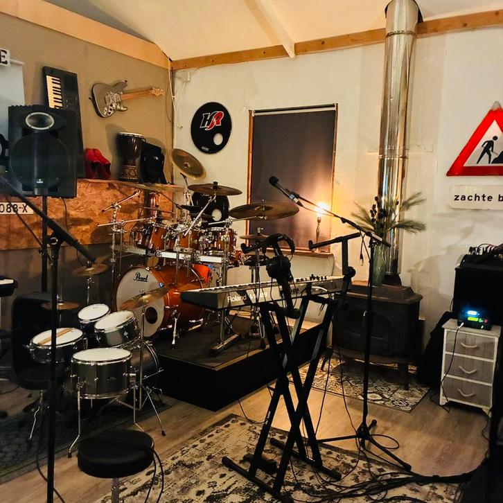 Band zoekt toetsenist regio Groningen, Contacten en Berichten, Muziek maken en Bandleden