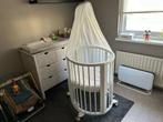 Stokke Sleepi Mini bed inclusief matras & hemeltje, Kinderen en Baby's, Ophalen, Zo goed als nieuw, Jongetje of Meisje