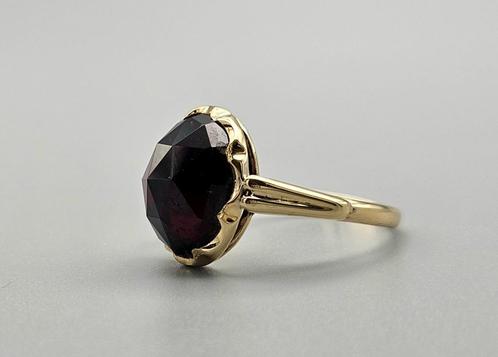 Gouden Vintage ring met edelsteen granaat. 2024/152., Sieraden, Tassen en Uiterlijk, Antieke sieraden, Ring, Goud, Met edelsteen