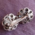 Streekdracht Klederdracht Broche Twee Bolle Zeeuwse Knopen, Sieraden, Tassen en Uiterlijk, Antieke sieraden, Verzenden, Overige materialen