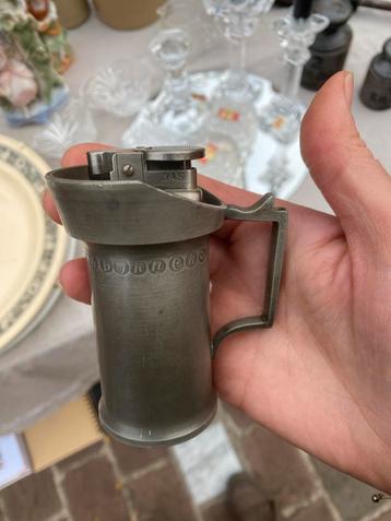 Vintage Tinnen Aansteker in de vorm van een Bierpul beschikbaar voor biedingen