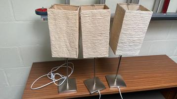 Drie tafellampjes beschikbaar voor biedingen
