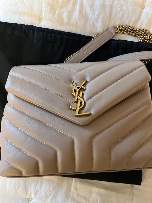 Yves Saint Laurent Lou Lou medium, Sieraden, Tassen en Uiterlijk, Tassen | Damestassen, Zo goed als nieuw, Schoudertasje, Beige