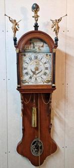 Antieke Friese staartklok, gemaakt in Sneek., Ophalen