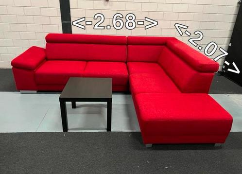 Hoekbank met lounge rood zitting uitschuifbaar / breder, Huis en Inrichting, Banken | Voetenbanken en Poefen, Zo goed als nieuw