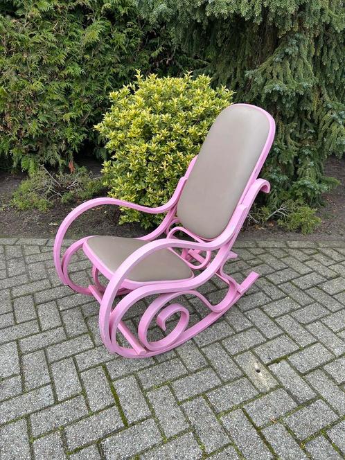 Vintage Roze Schommelstoel Thonet Stijl Leren Zitting, Antiek en Kunst, Antiek | Meubels | Stoelen en Banken, Ophalen