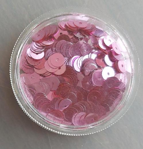NIEUW! 2 doosjes grote en kleine roze pailletten, samen:, Hobby en Vrije tijd, Naaien en Fournituren, Nieuw, Applicatie, Ophalen