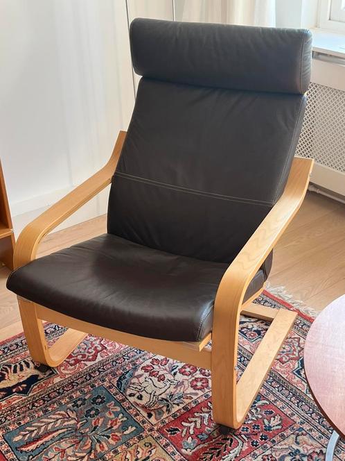 Ikea Poang stoel met donkerbruine leather-look bekleding, Huis en Inrichting, Fauteuils, Zo goed als nieuw, Leer, 75 tot 100 cm