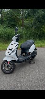 Piaggio zip 50cc 4t, Fietsen en Brommers, Scooters | Piaggio, Maximaal 45 km/u, Zip, Ophalen of Verzenden, Zo goed als nieuw