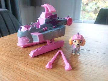 Paw Patrol Skye met accessoires beschikbaar voor biedingen