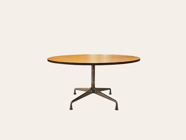 Vitra Segmented Dining Table bij TheReSales, Huis en Inrichting, Tafels | Eettafels, Zo goed als nieuw, 100 tot 150 cm, 100 tot 150 cm