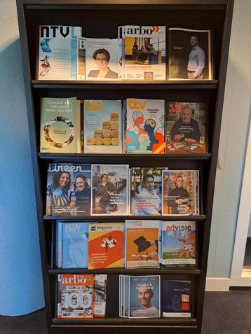 Magazinekast archiefkast showkast tijdschriften beschikbaar voor biedingen
