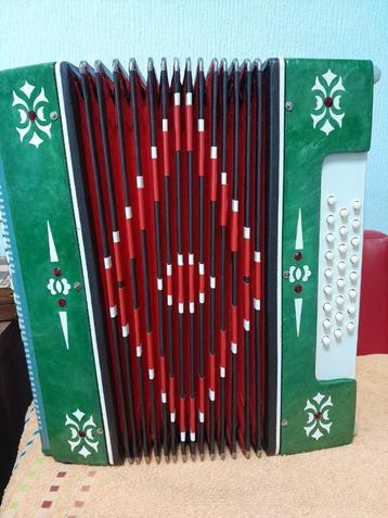 Mooie Garmoschka knop accordeon. beschikbaar voor biedingen