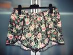 Korte broek met bloemenprit maat M, Maat 38/40 (M), Kort, Zwart, Ophalen of Verzenden
