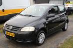 Volkswagen Fox 1.4 Trendline Black Edition APK dec 2026! Zui, Voorwielaandrijving, Metallic lak, Gebruikt, Zwart