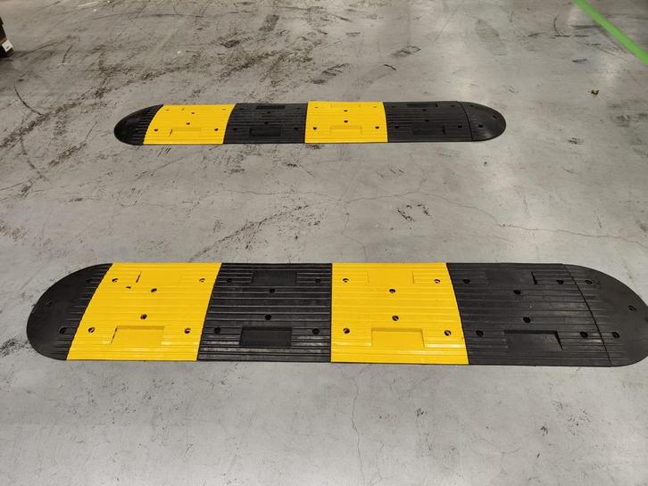 Verkeersdrempel rubber zwart geel 50x50cm per tegel, Doe-het-zelf en Verbouw, Overige Doe-het-zelf en Verbouw, Nieuw, Ophalen