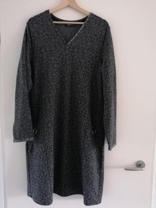 Mooie grijze jurk, merk: Top Secret, maat 46, Kleding | Dames, Jurken, Zo goed als nieuw, Maat 46/48 (XL) of groter, Grijs, Knielengte