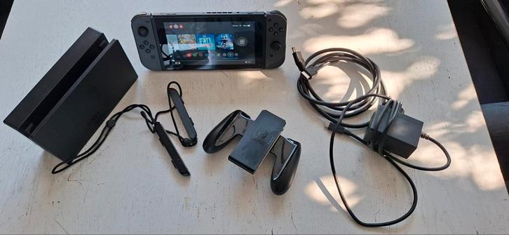 nintendo switch v1, Spelcomputers en Games, Games | Nintendo Switch, Gebruikt, 1 speler, Vanaf 7 jaar, Ophalen