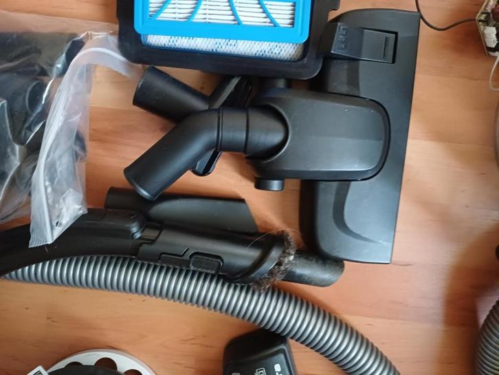 Verschillende stofzuiger onderdelen, Witgoed en Apparatuur, Onderdelen en Toebehoren, Zo goed als nieuw, Ophalen of Verzenden