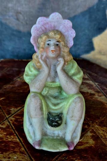 Antiek 1890 porselein Erotische lady met Poes parfum flesje beschikbaar voor biedingen