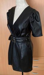 Bershka lederlook jurk maat M [v], Kleding | Dames, Jurken, Maat 38/40 (M), Zwart, Nieuw, Ophalen of Verzenden