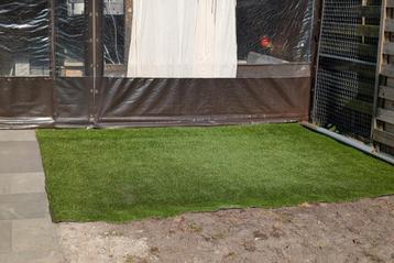 2 stukken kunstgras van 3.60 x 3.10 beschikbaar voor biedingen