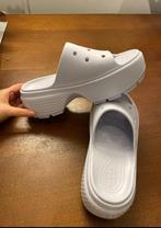 Paarse Crocs - Nieuw!, Kleding | Dames, Schoenen, Ophalen of Verzenden, Nieuw, Roze, Slippers