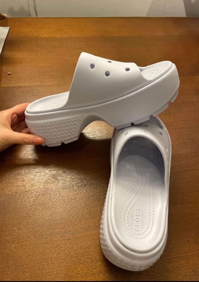 Paarse Crocs - Nieuw!, Kleding | Dames, Schoenen, Nieuw, Slippers, Roze, Ophalen of Verzenden