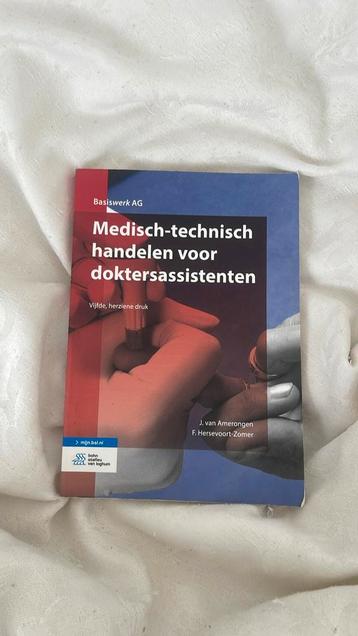 Medisch-technisch handelen voor doktersassistenten beschikbaar voor biedingen
