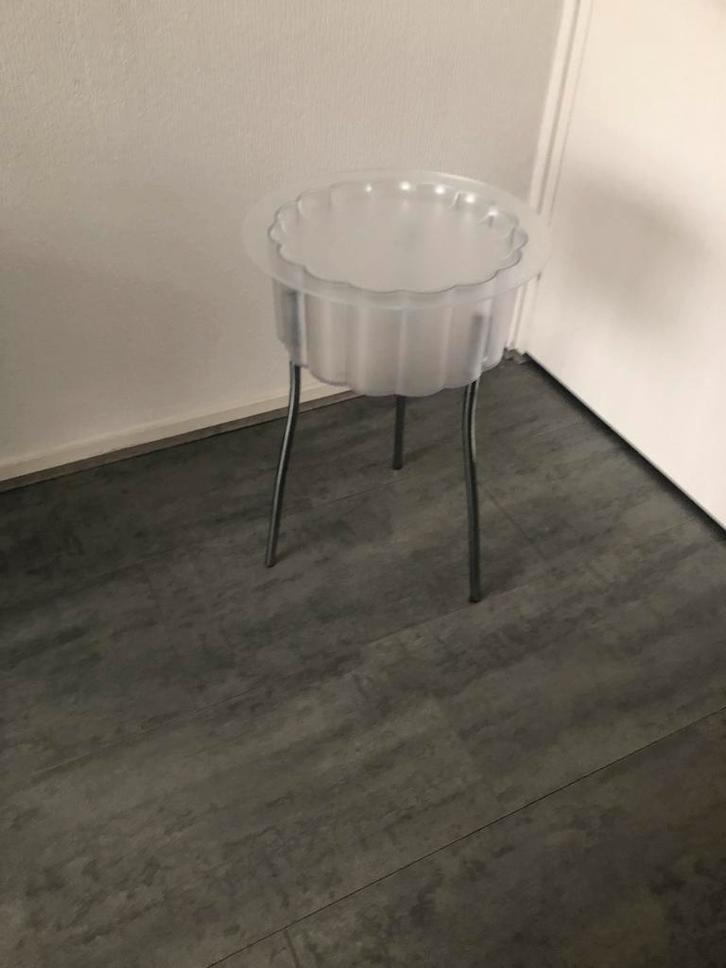 Ikea Hatten Bijzettafel - Ehlén Johansson Design, Tuin en Terras, Bloempotten, Zo goed als nieuw, Kunststof, Binnen, 40 tot 70 cm