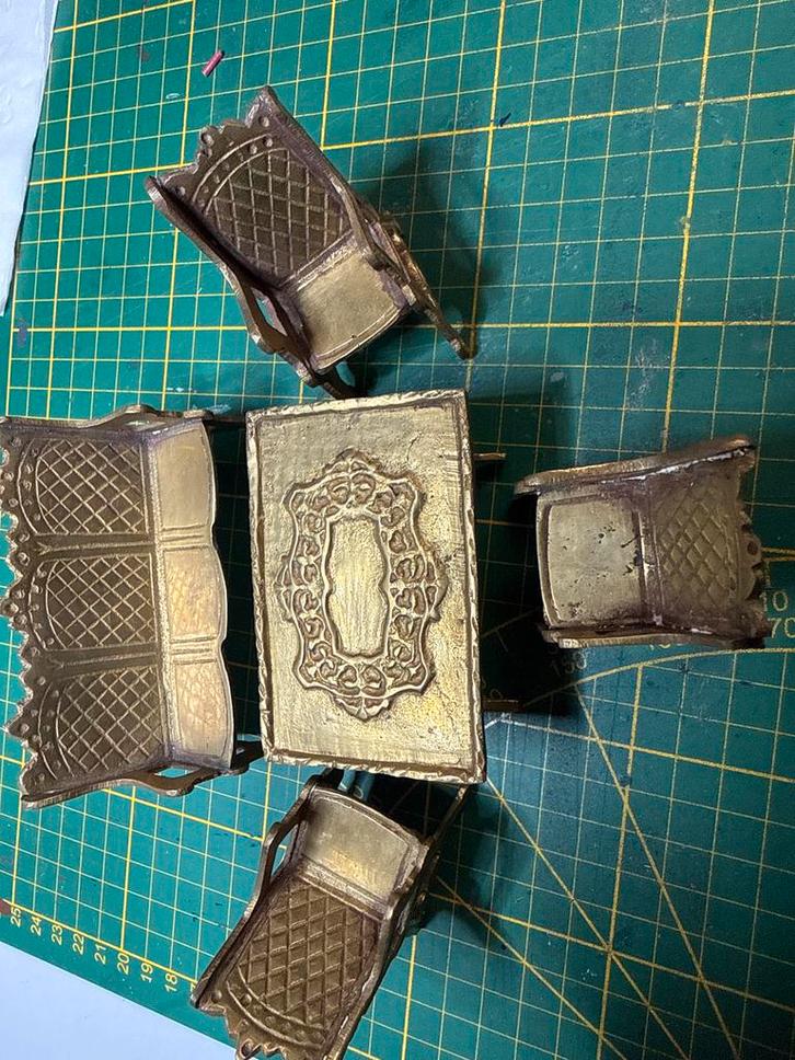Miniatuur Goudkleurige (koper)Meubelset, Antiek en Kunst, Antiek | Overige Antiek, Ophalen of Verzenden