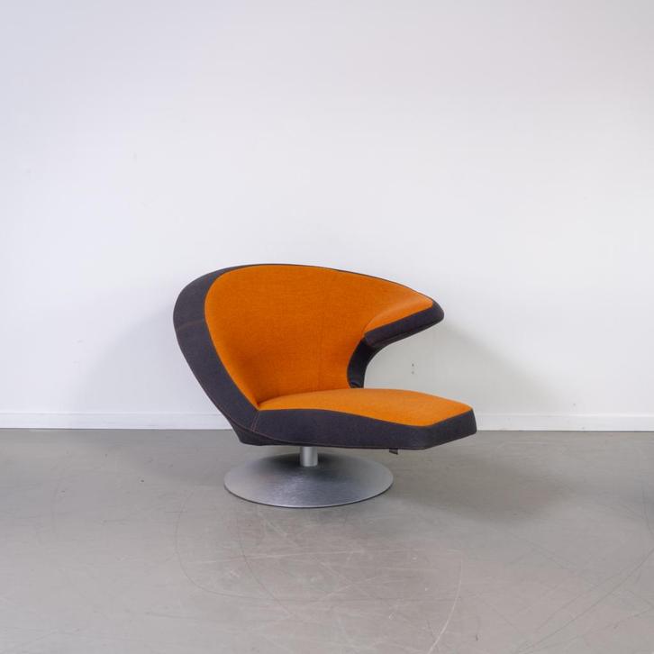1x Leolux Parabolica Fauteuil Oranje/Blauw Stof - Aluminium, Huis en Inrichting, Fauteuils, Zo goed als nieuw, Metaal, Stof, 75 tot 100 cm